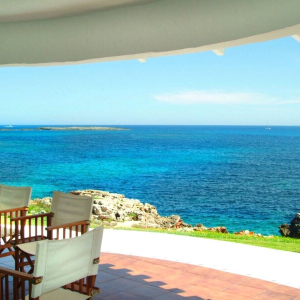 Front-line villa with free WiFi