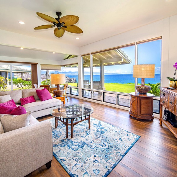 FRONT ROW OCEANFRONT!Platinum 5 star villa.Water view from main & master! 26G-1