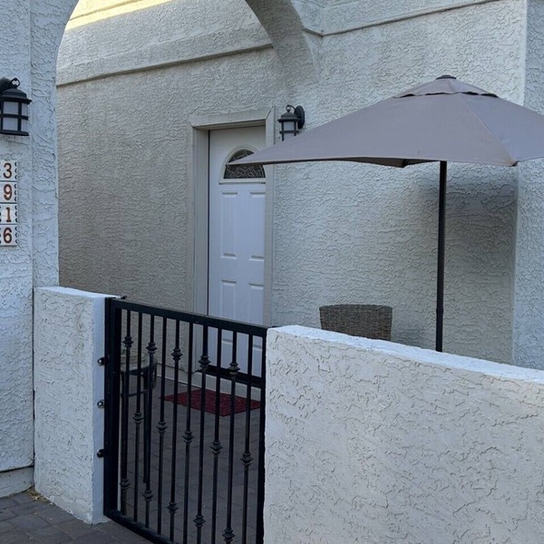 Front Studio - Guest quarters