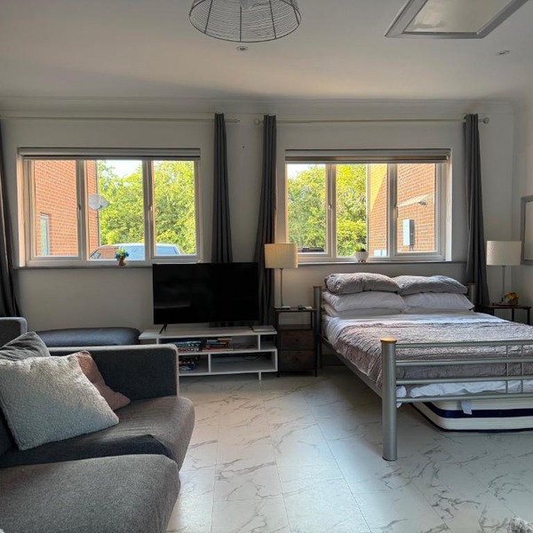 Fully Detached Studio Annexe with King Bed for 2 & Sofa Bed for 2