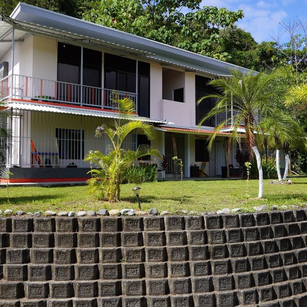 Fully equipped 2-bedroom apartment close to mountains and beach with great WiFi