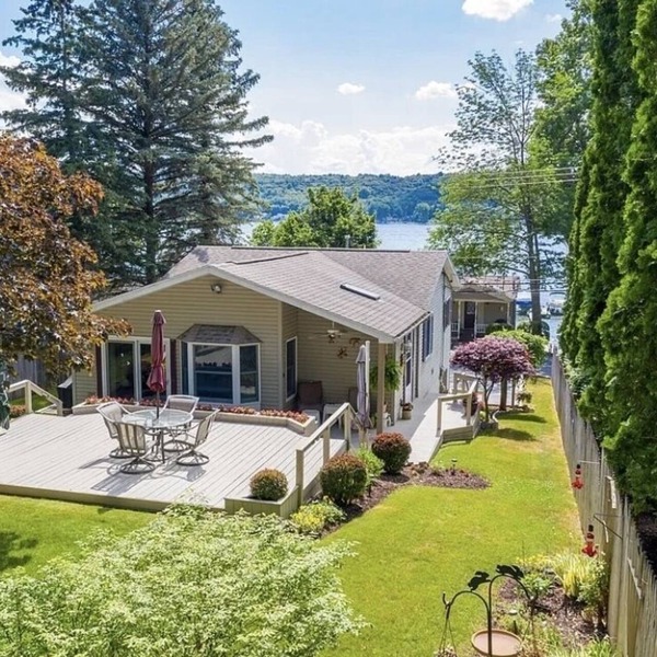 Fully equipped lake house on Conesus Lake