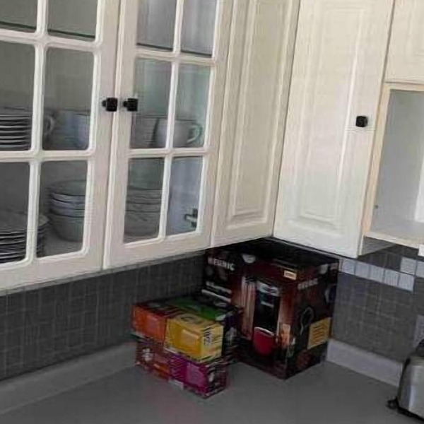 Fully Furnished Upper Suite in quiet Southmont.