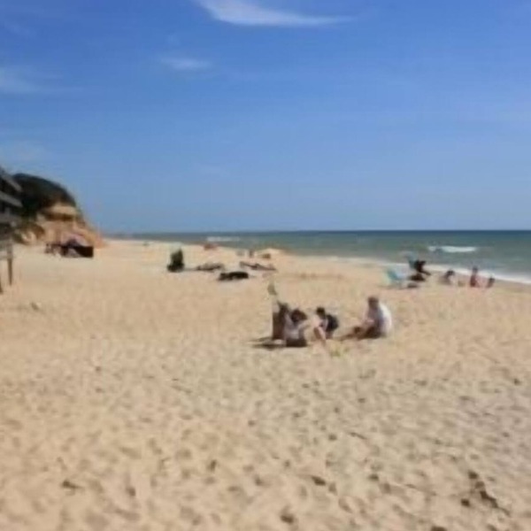 Fully Refurbished Large 2 Bed, 2 Bath Aldeamento (Perfect Beach House)