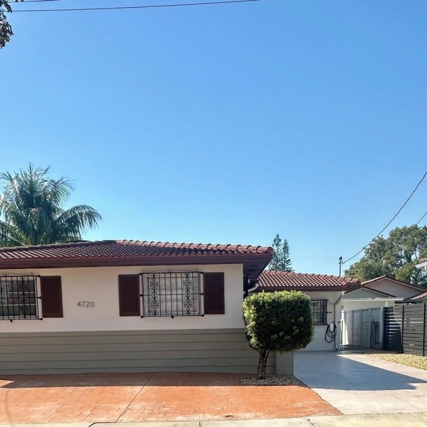 Fully renovated 2-bedroom house in Coral Gables with AC, WiFi