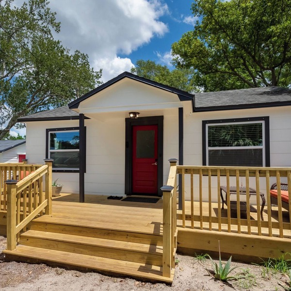Fully renovated with 2 bedrooms, 1.5 bathrooms, pet friendly & hot tub