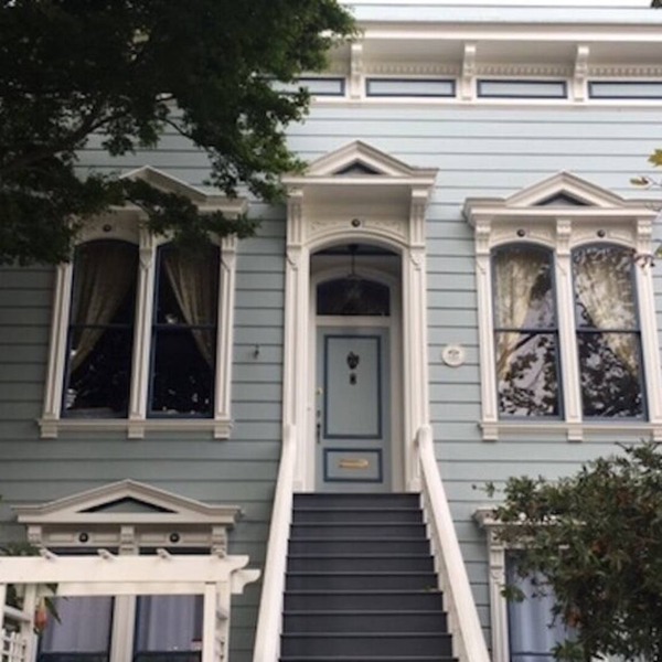 Furnished flat in 19th-century Victorian