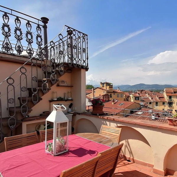 Gabry's Rooftop Terrace Home with breathtaking Views of Lucca & Tuscany