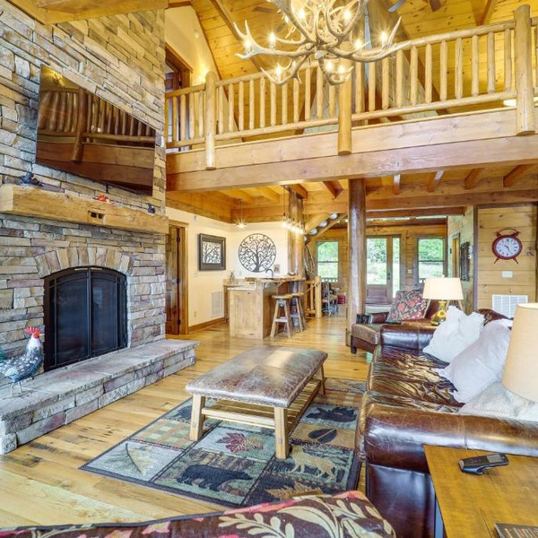 Game Room + Deck: Spacious Spruce Pine Retreat!