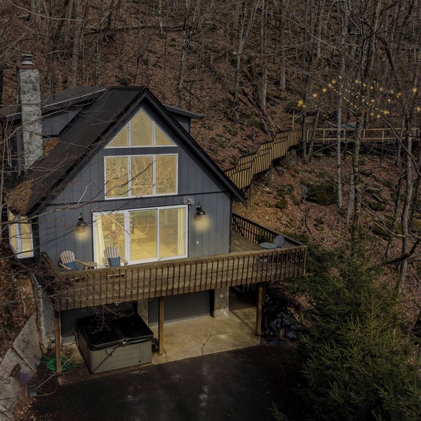 Game Room, Hot Tub, Pet-Friendly, Fire-pit, Views on 3-Acres in Seven Devils
