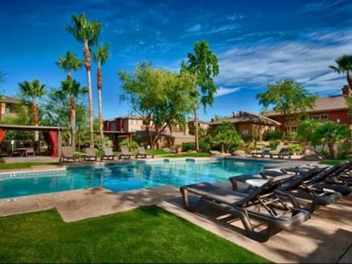 Gated Condo Heated Pool Spa Gym Near Zoo