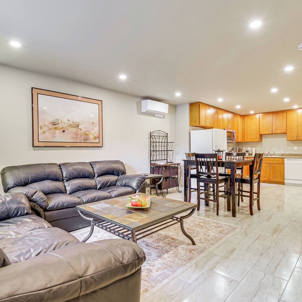 Gateway to Seattle Area! Apt Great for Commuters
