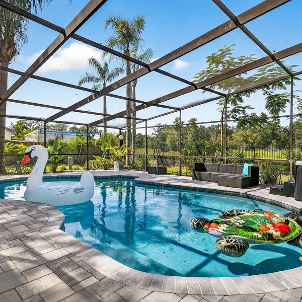 “Gather & Splash” – 3BR Pool Home w/Hot Tub
