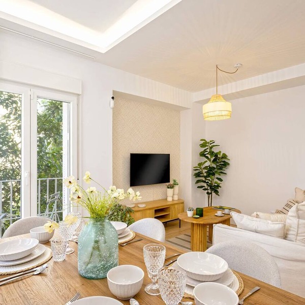 Genteel Home Soho - Three Bedroom Apartment, Sleeps 4