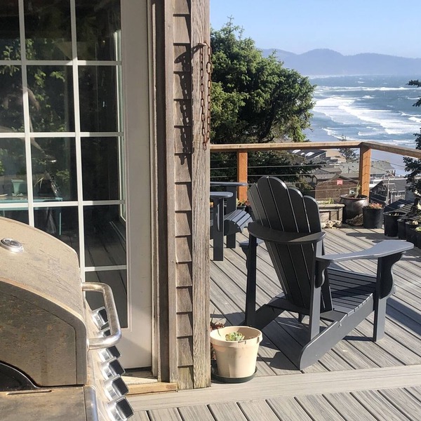 Get away from it all wit the sights and sounds of the pacific ocean .