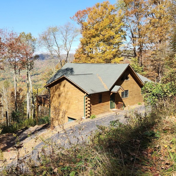 Get-Away Mountain Cabin. Hot Tub, Sunset Mtn. Views, Game Room, Near Asheville
