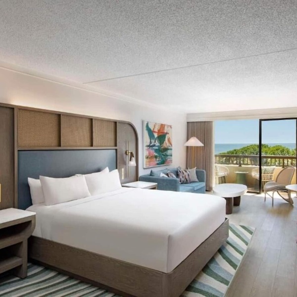 Get Ready for Blissful Getaway! Beachfront, w/Swimming Pool, Pets Are Welcome!