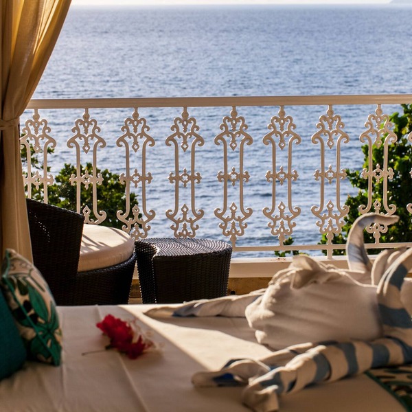 Glacis: Beach-front self-catering Villa