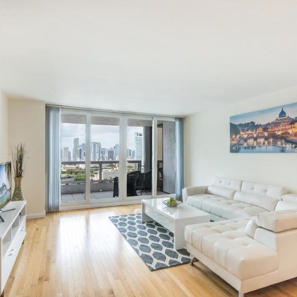 Glamorous 3 Bedroom With a Balcony View