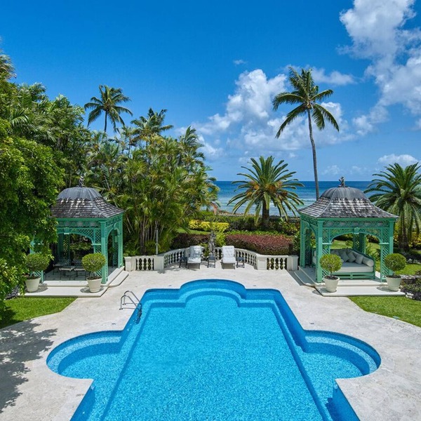 Glamorous Beachfront Estate - Leamington