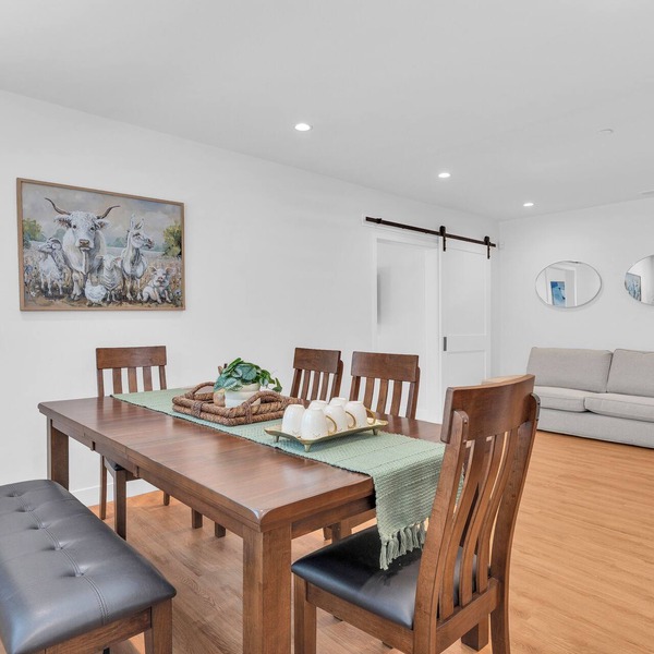 Glendora Route 66 Home Newly Renovated Spacious 4-bedroom with 6 bathrooms