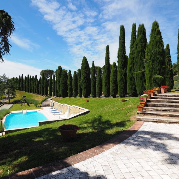 Glicine, romantic cottage with outdoor patio, on the hills of San Gimignano