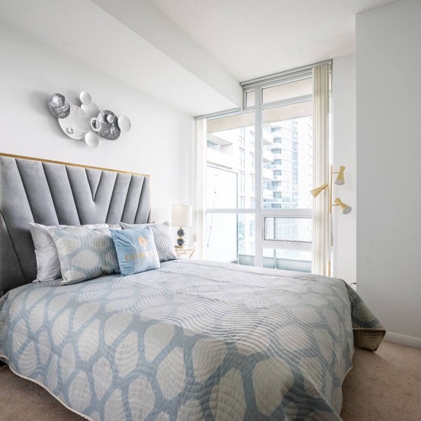GLOBALSTAY. Bright 1Br+Den Unit in Downtown
