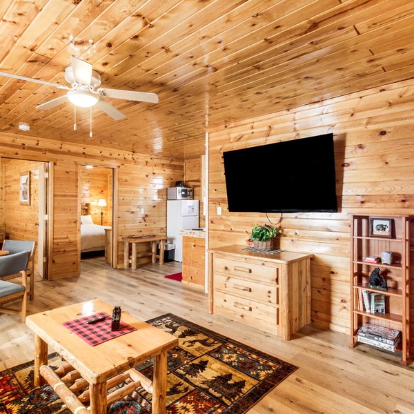 'Glowacki's Lodge' Mille Lacs Lake Group Getaway!