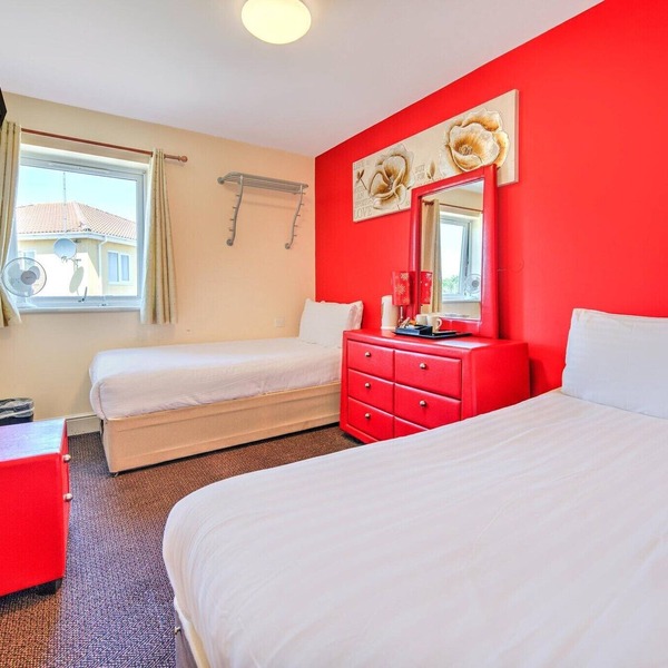 GO2 Gloucester Hotel by OYO | Standard Twin