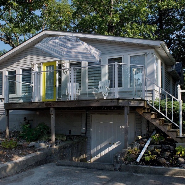 Goldfish Cottage: Cute Cottage Steps From The Beach In Grand Bend!