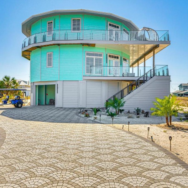 Golf Cart + Elevator: Retreat 1 Block to Beach