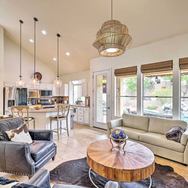 Golf & Unwind Poolside: Cave Creek Group Retreat!