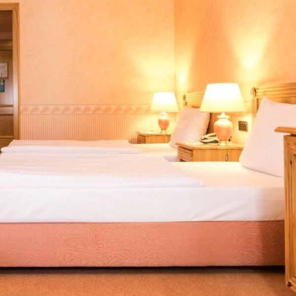 Golfblick Doppelzimmer mit Du Oder Bad, WC, Frühstück und Abendessen