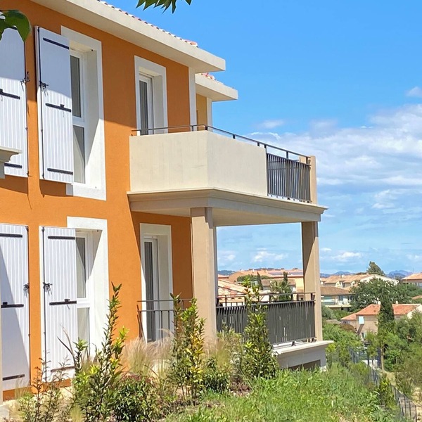 Golfe de Saint Tropez. Appartement Avec Piscine Dans Résidence Neuve à Cogolin