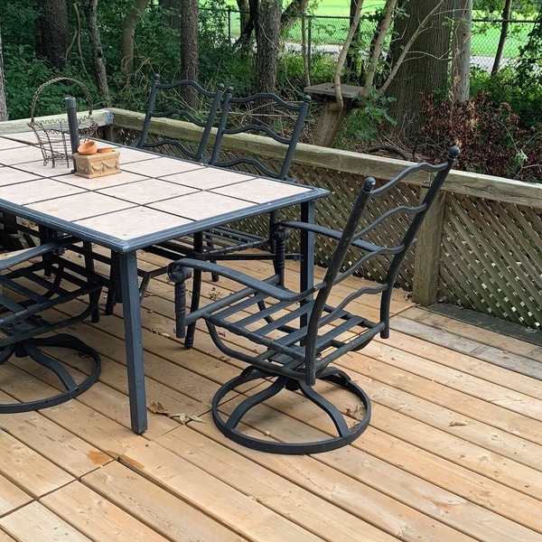 Golfing alongside a cozy cabin in Inner city park WiFi & small luxury amenities