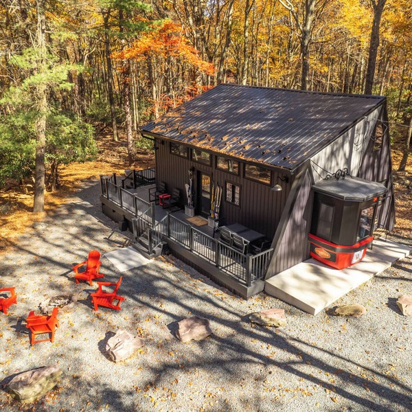 Gondola34 - Poconos most unique tiny cabin! 2 minutes to JFBB Ski ,lake & more!