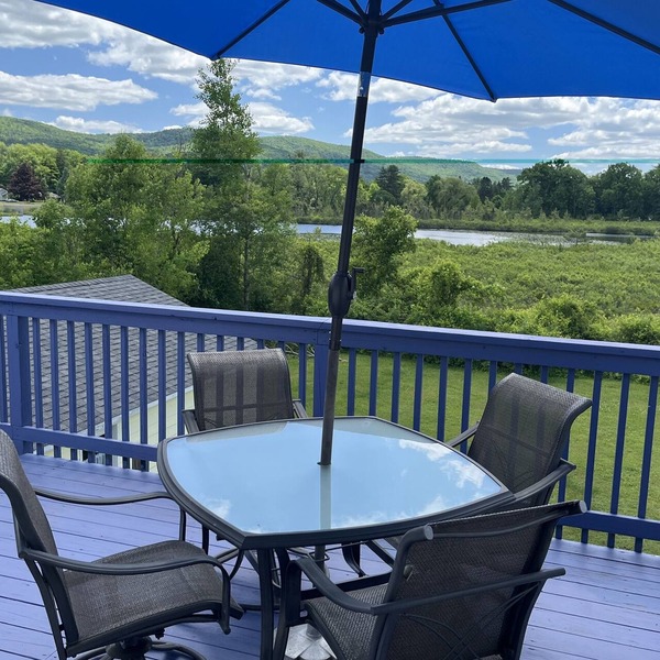 Goose Pond Two less than 1 mile from ASV, Immaculate 2nd floor apartment