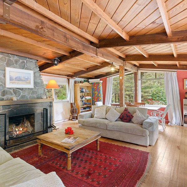 Gorgeous family-sized rustic Holiday Chalet in Arthurs Pass. Tranquil setting!