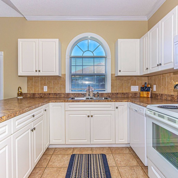 Gorgeous 2BR 2BA Modern Masterpiece Near Beach