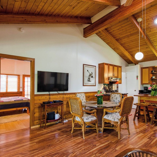 Gorgeous 3b/2b house minutes from Natl Park & Volcano Village. Family friendly!