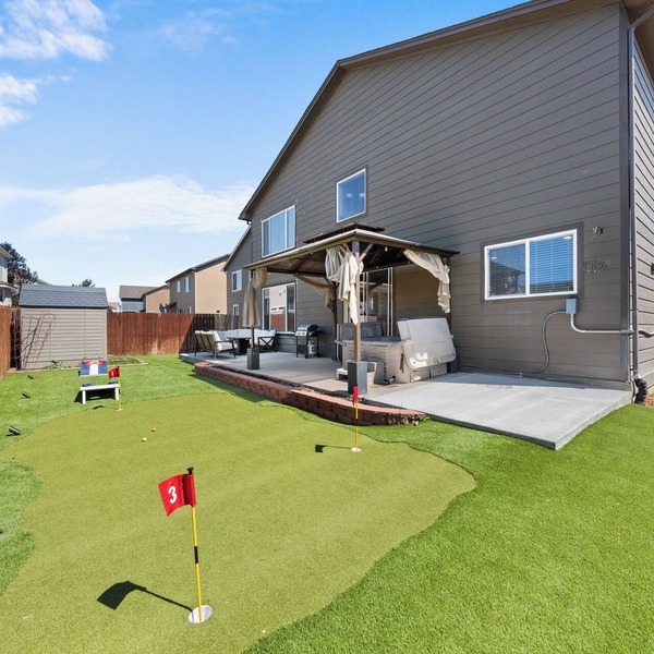 Gorgeous 5 Bedroom, 2.5 Bath | Hot Tub | Fire Pit | GameRoom