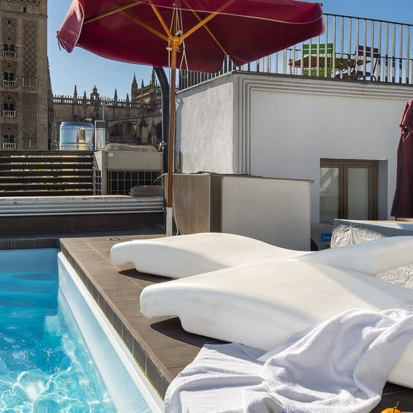 Gorgeous Apartment with Swimming Pool and Cathedral View