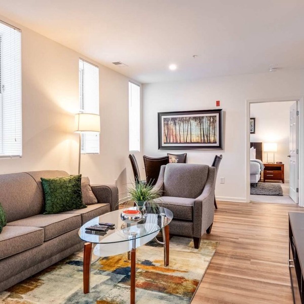 Gorgeous Apt with Kitchen
