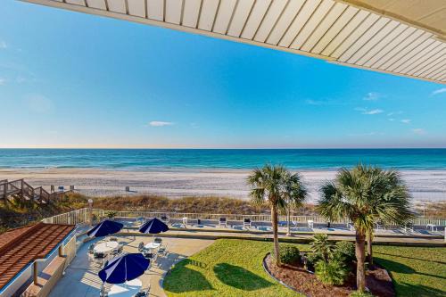 Gorgeous beachfront condo with shared pool hot tub and beach access