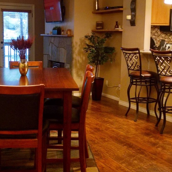 Gorgeous Condo - Walk To Eagle Express/Chair 15! Pet Friendly!