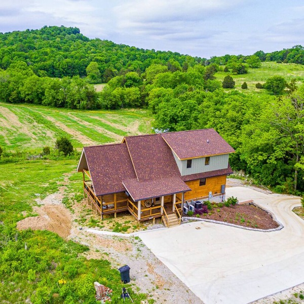 Gorgeous custom log cabin on 185 acres