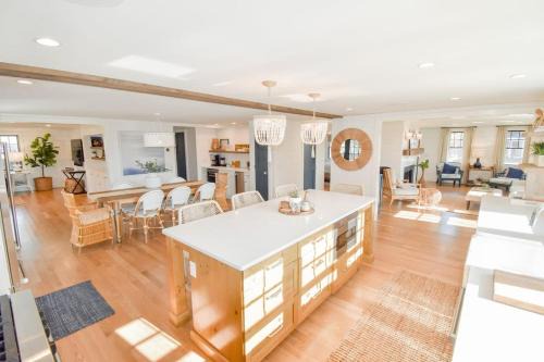 Gorgeous Home 2 Min Walk to Beach