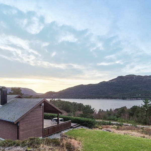 Gorgeous home in Eivindvik with house sea view