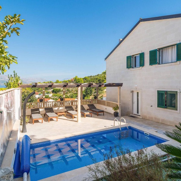 Gorgeous home in Postira
