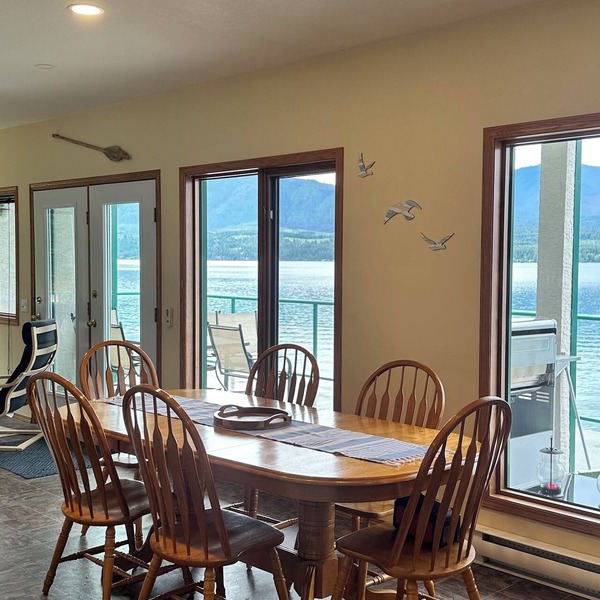 Gorgeous Lakefront 2 Level Penthouse Condo w/2 Private Balconies & Buoy!